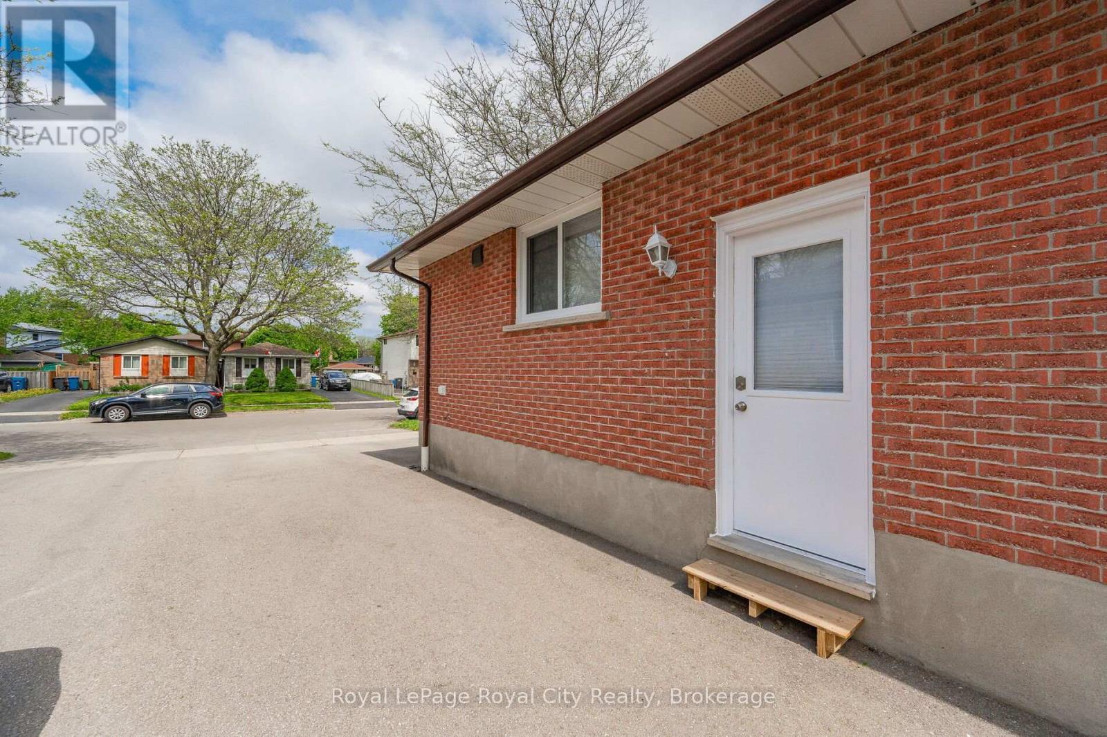 












161 HADATI ROAD

,
Guelph (Grange Road),




Ontario
N1E6N3

