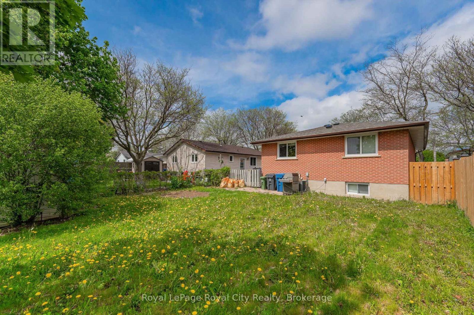 












161 HADATI ROAD

,
Guelph (Grange Road),




Ontario
N1E6N3

