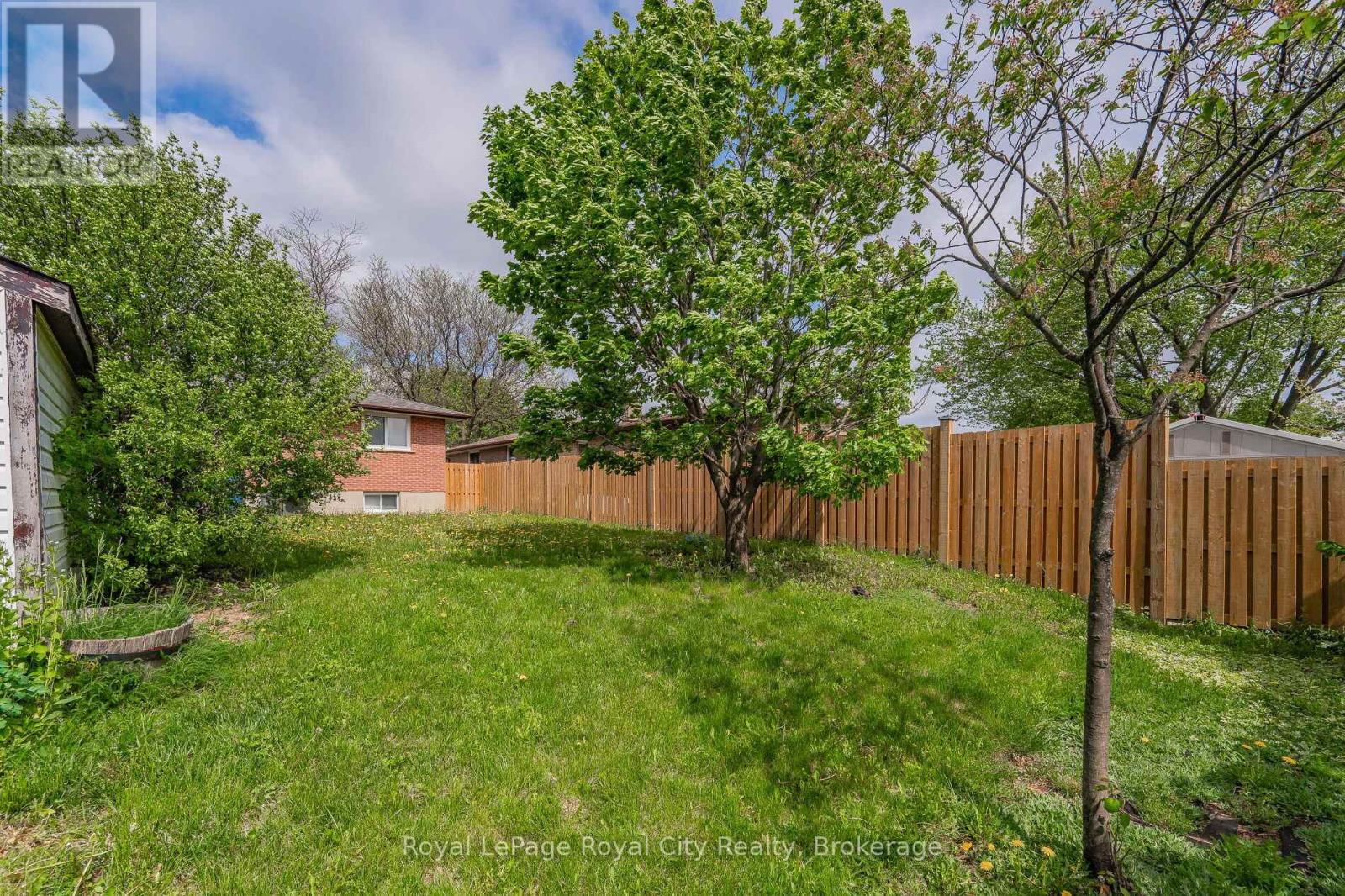 












161 HADATI ROAD

,
Guelph (Grange Road),




Ontario
N1E6N3

