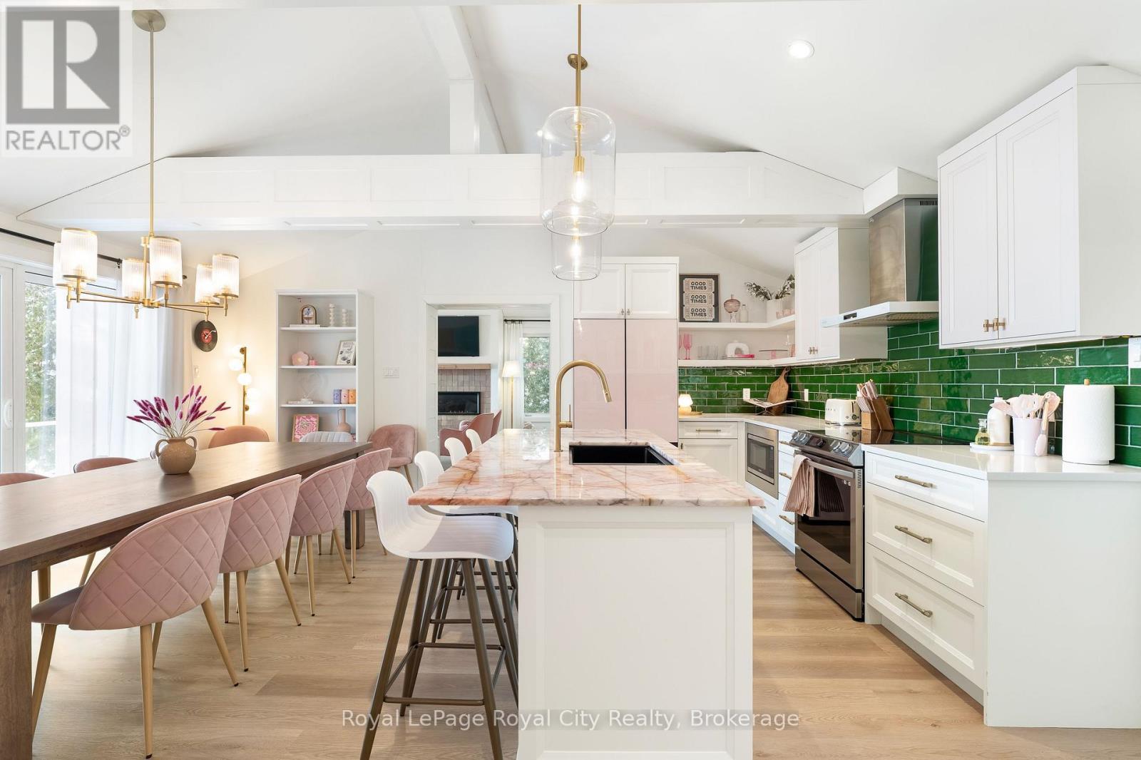 












194 WILES LANE

,
Grey Highlands,




Ontario
N0C1E0

