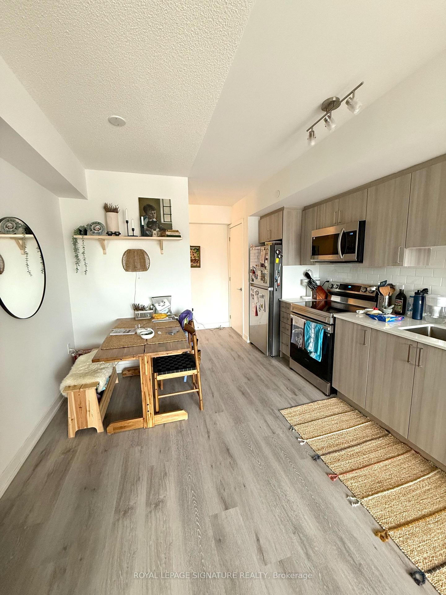 









556


Marlee

Avenue, 321,
Toronto,




ON
M6B 0B1

