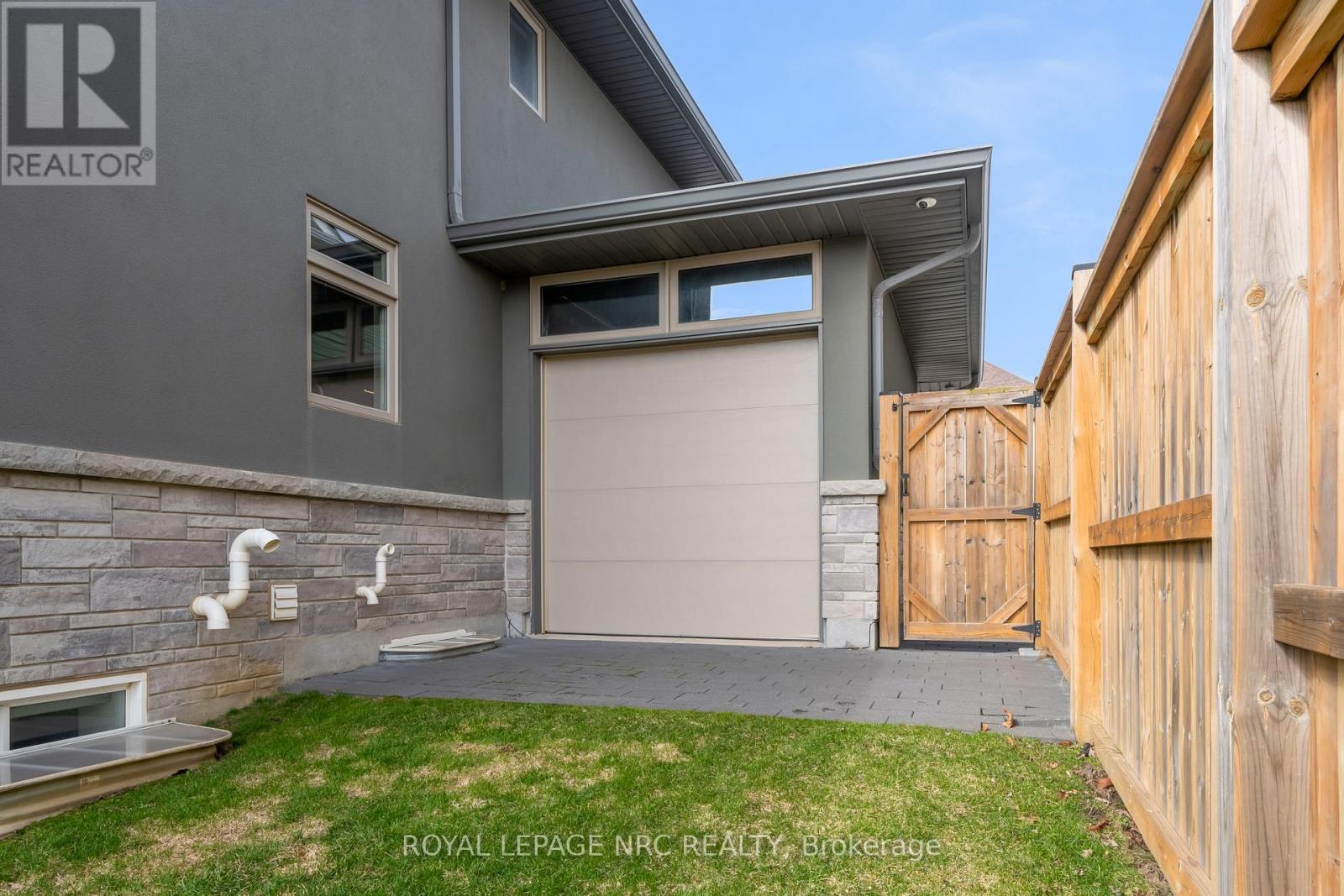 












80 DAYS AVENUE

,
Thorold (Hurricane/Merrittville),




Ontario
L2V0E6

