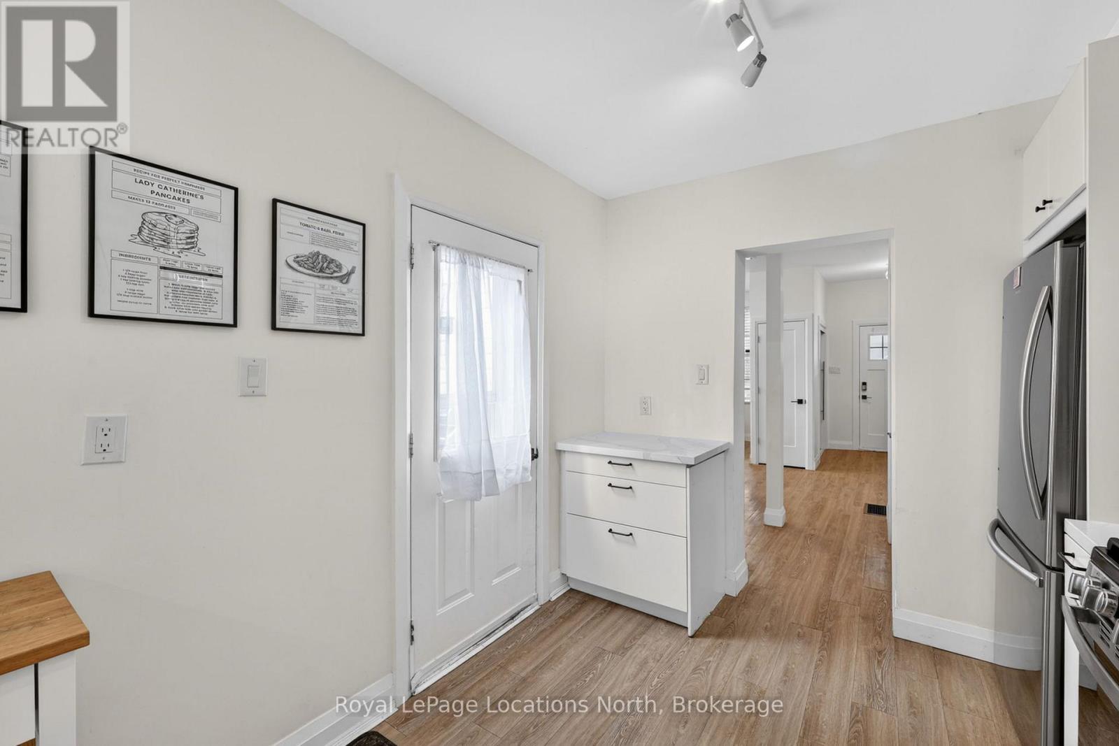 












363-361 CEDAR STREET

,
Collingwood,




Ontario
L9Y3B2

