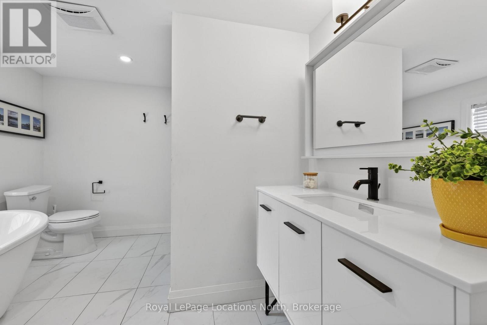 












363-361 CEDAR STREET

,
Collingwood,




Ontario
L9Y3B2


