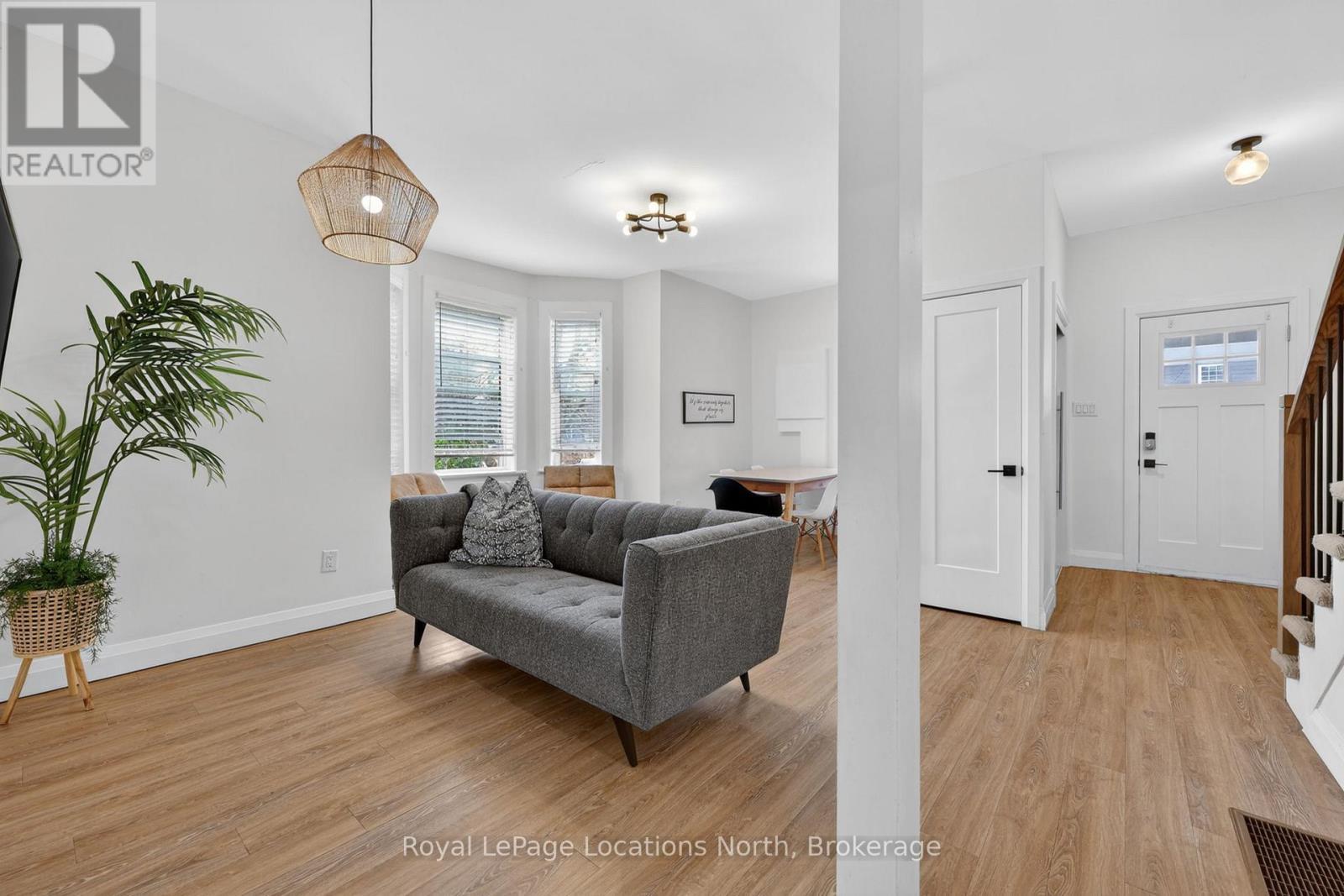 












363-361 CEDAR STREET

,
Collingwood,




Ontario
L9Y3B2

