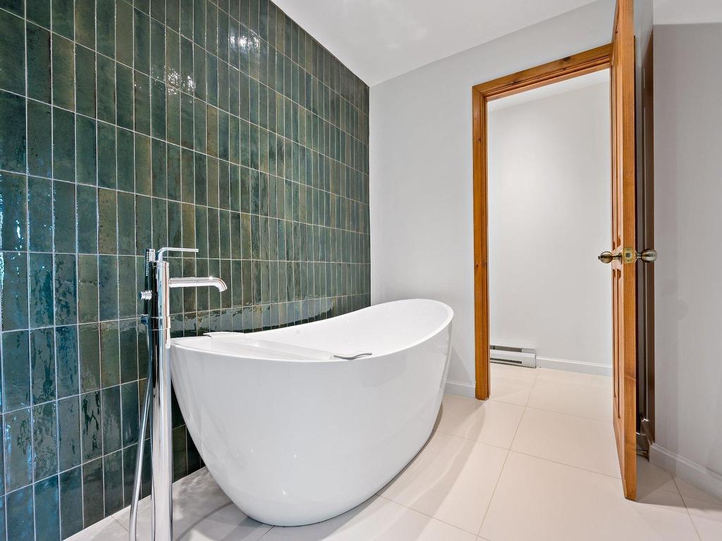 









165


Ch. de la Forêt

, 6,
Mont-Tremblant,




QC
J8E3K8

