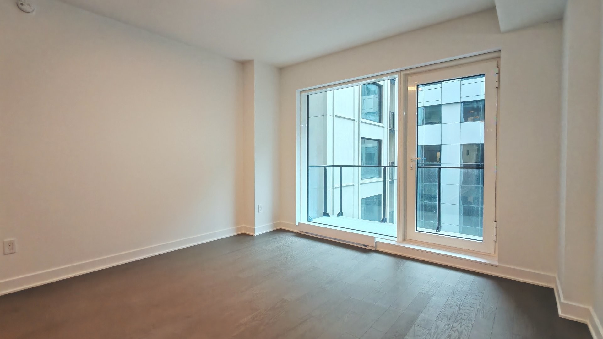 









1518


Rue Sherbrooke O.

, 1127,
Montréal (Ville-Marie),




QC
H3G1L5

