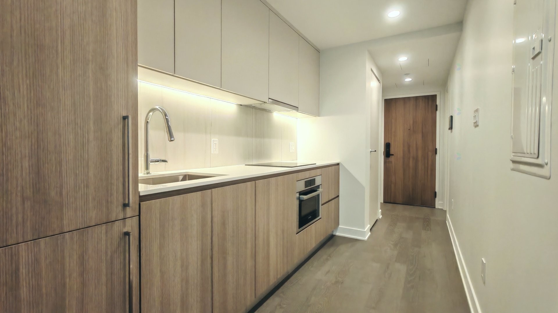 









1518


Rue Sherbrooke O.

, 1127,
Montréal (Ville-Marie),




QC
H3G1L5

