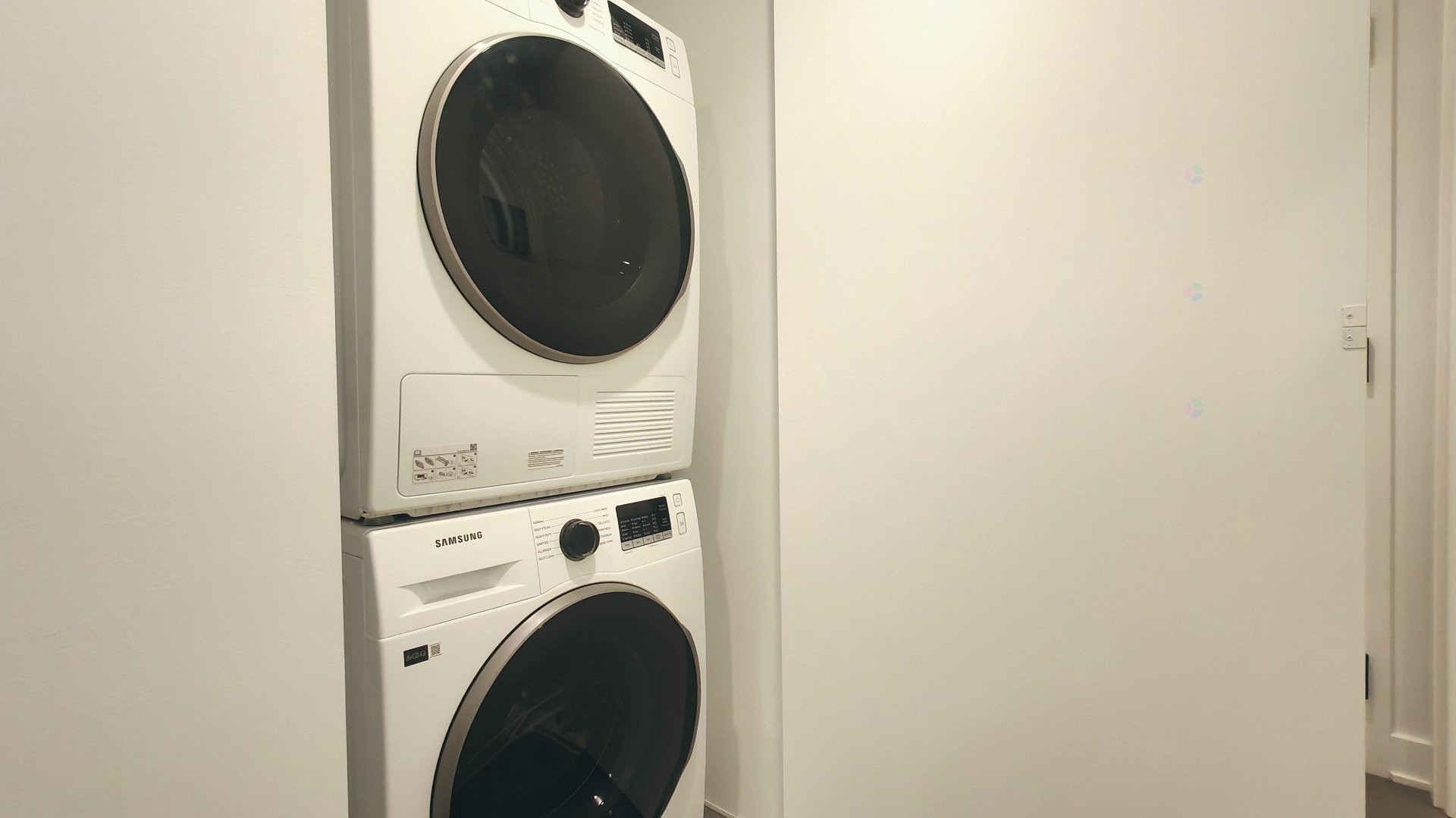 









1518


Rue Sherbrooke O.

, 1127,
Montréal (Ville-Marie),




QC
H3G1L5

