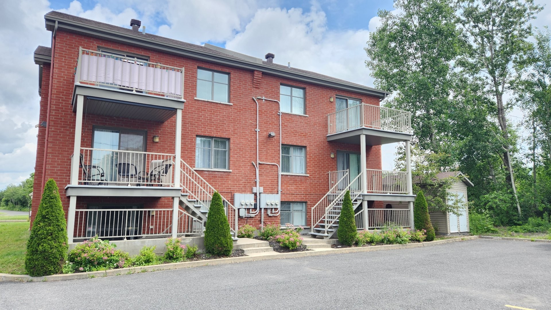 









7555


Boul. Cousineau

,
Longueuil (Saint-Hubert),




QC
J3Y0G4

