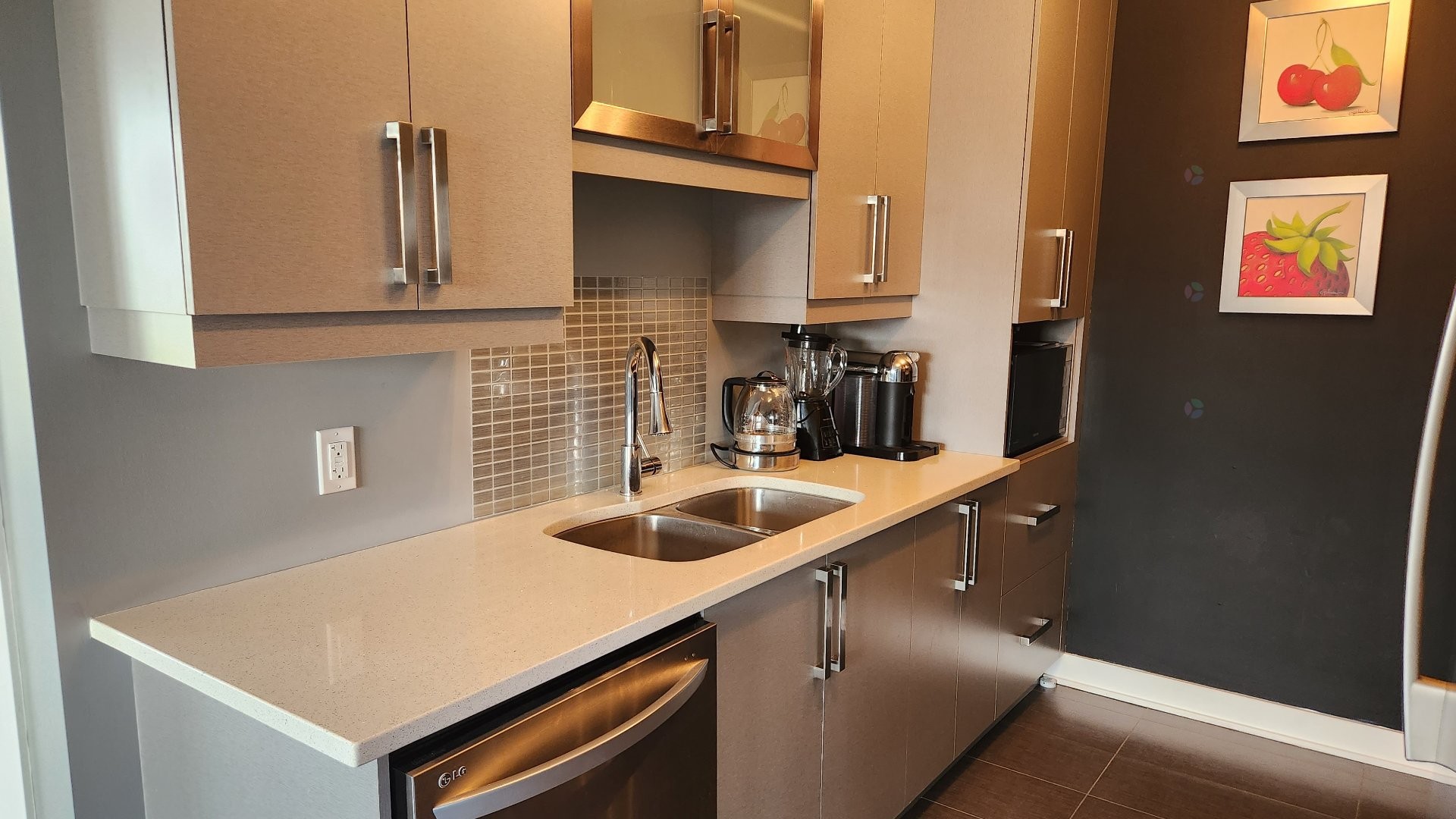









7555


Boul. Cousineau

,
Longueuil (Saint-Hubert),




QC
J3Y0G4

