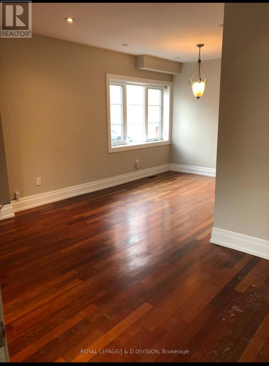 












MAIN - 31 RANLEIGH AVENUE

,
Toronto,




Ontario
M4N1X2

