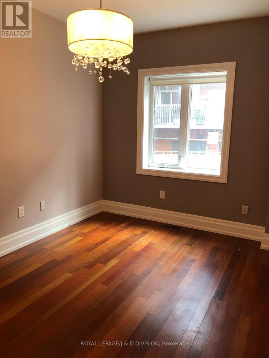 












MAIN - 31 RANLEIGH AVENUE

,
Toronto,




Ontario
M4N1X2

