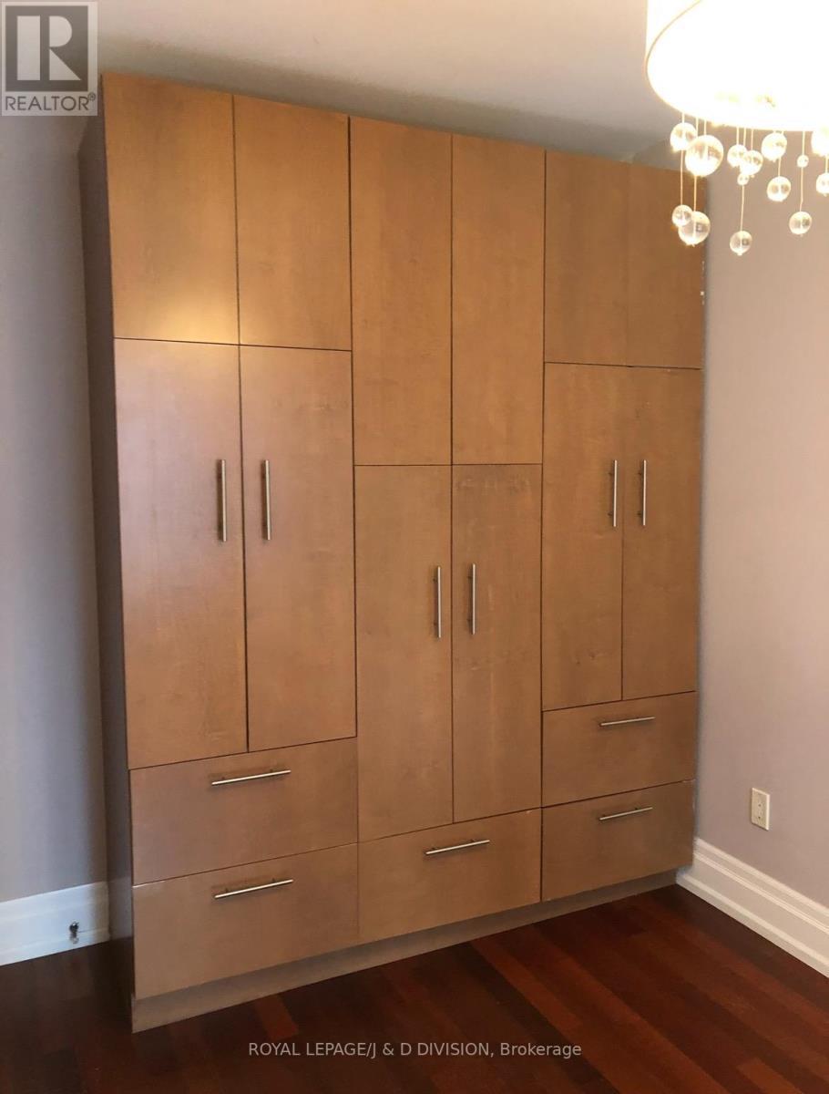 












MAIN - 31 RANLEIGH AVENUE

,
Toronto,




Ontario
M4N1X2

