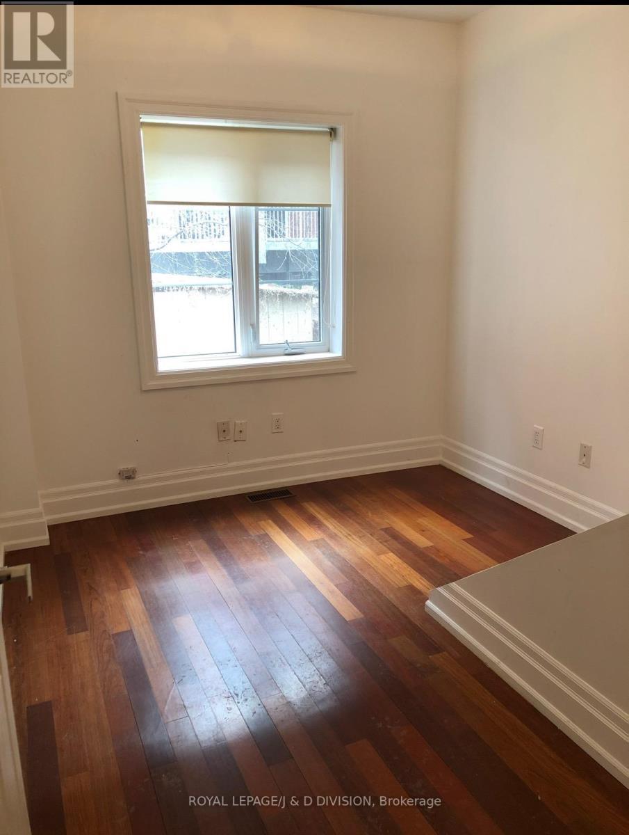 












MAIN - 31 RANLEIGH AVENUE

,
Toronto,




Ontario
M4N1X2

