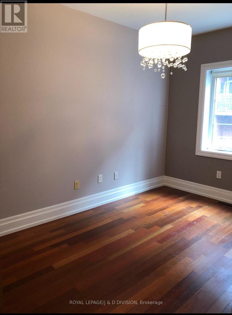












MAIN - 31 RANLEIGH AVENUE

,
Toronto,




Ontario
M4N1X2

