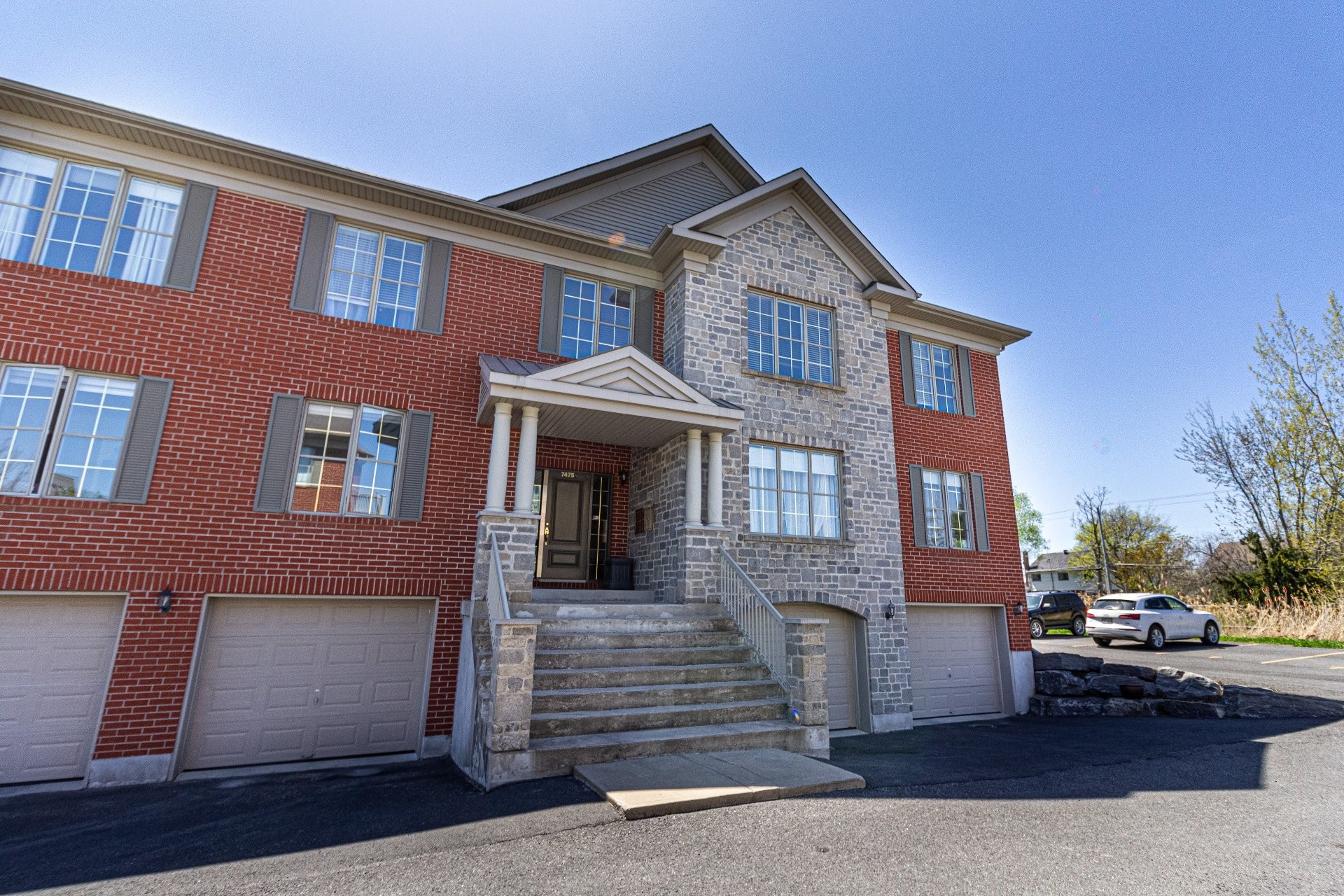 









7475


Rue Lautrec

, 4,
Brossard,




QC
J4Y3H7

