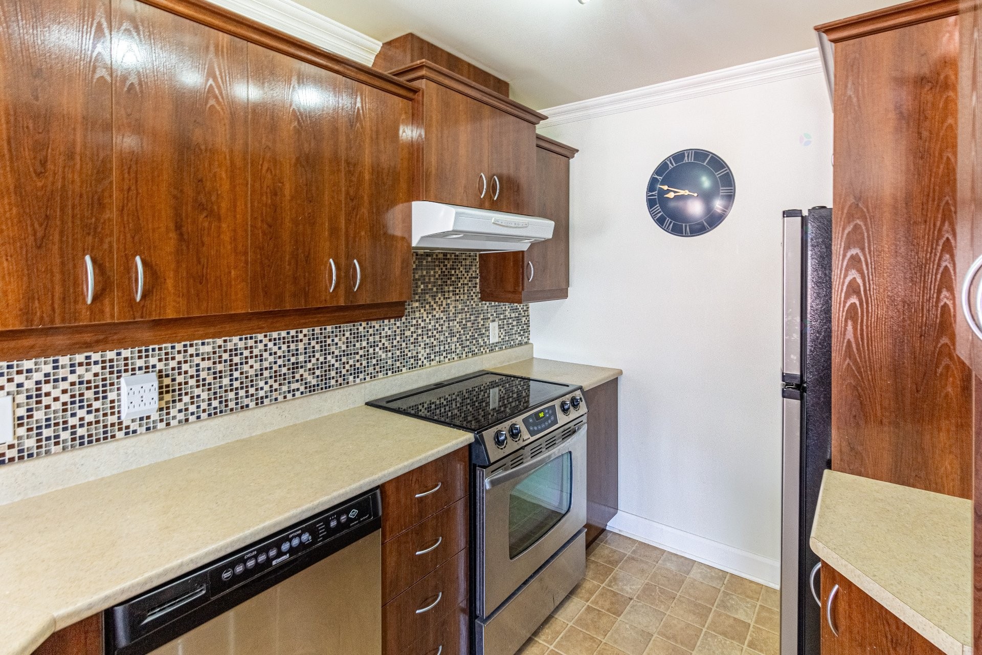 









7475


Rue Lautrec

, 4,
Brossard,




QC
J4Y3H7

