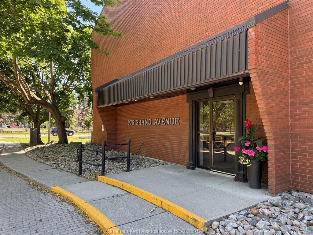 









975


Grand

Avenue West, 304,
Chatham,




ON
N7L 4Z6

