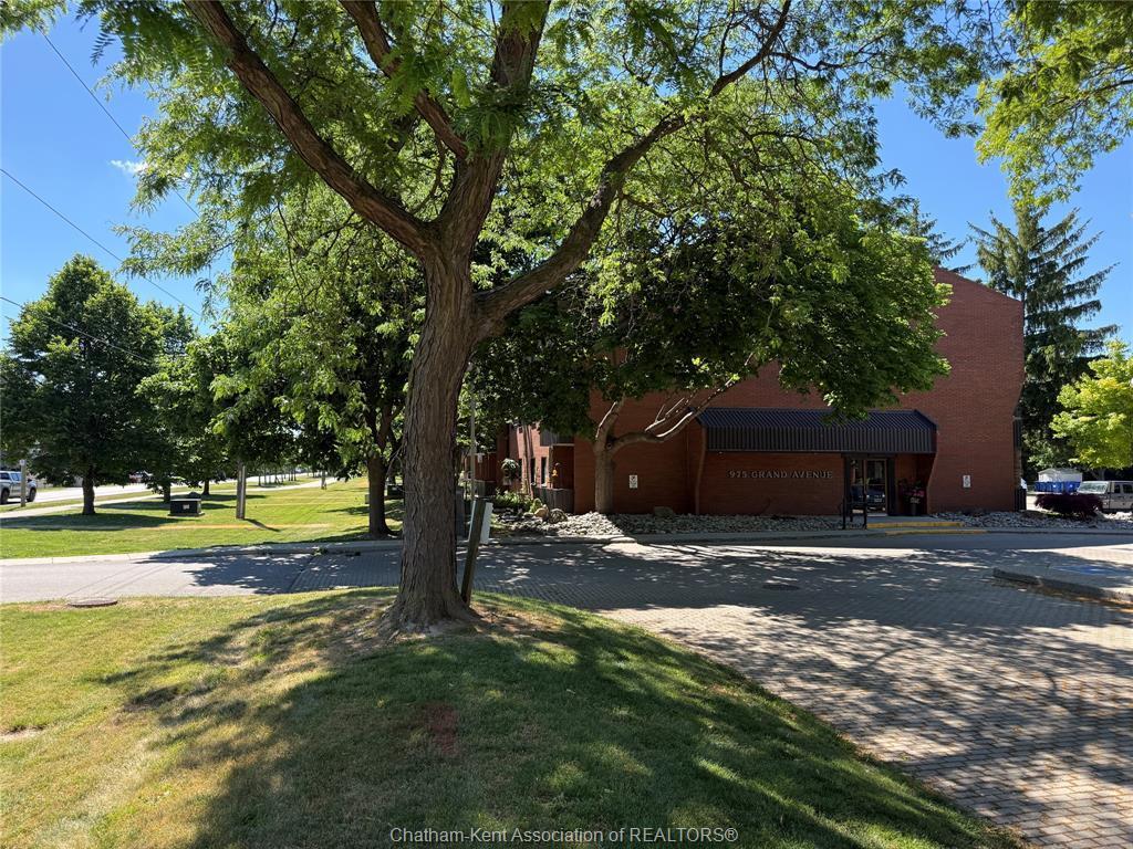 









975


Grand

Avenue West, 304,
Chatham,




ON
N7L 4Z6

