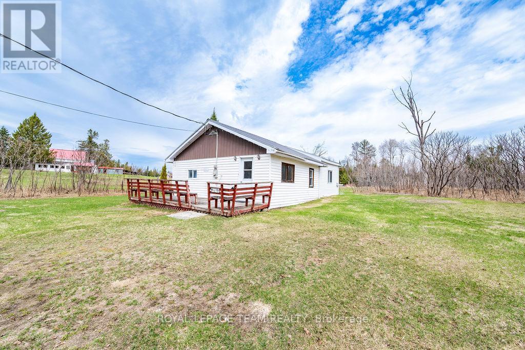 












5242 MURPHY ROAD

,
Greater Madawaska,




Ontario
K0J1H0

