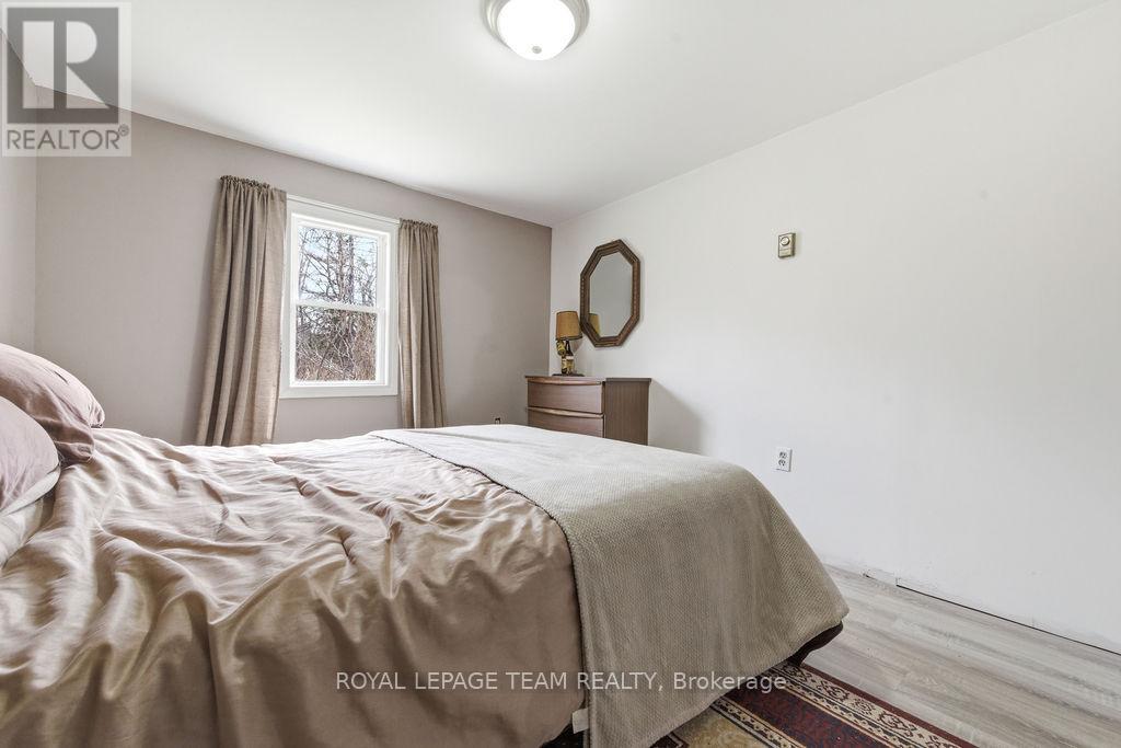 












5242 MURPHY ROAD

,
Greater Madawaska,




Ontario
K0J1H0

