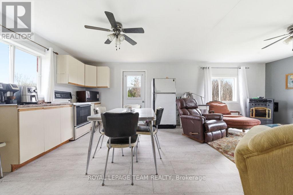 












5242 MURPHY ROAD

,
Greater Madawaska,




Ontario
K0J1H0

