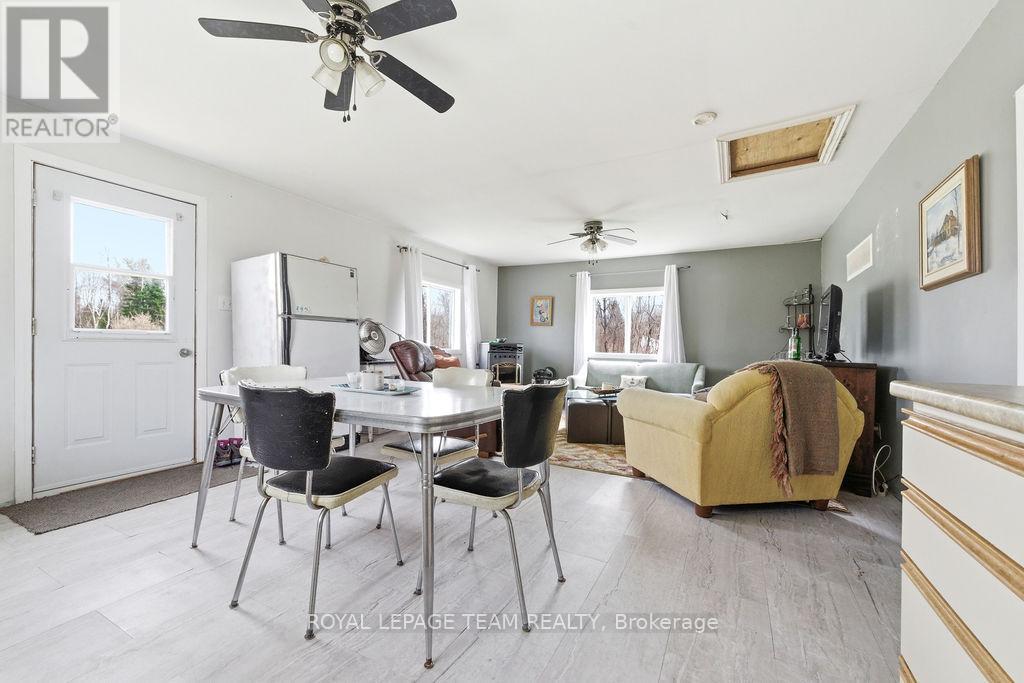 












5242 MURPHY ROAD

,
Greater Madawaska,




Ontario
K0J1H0

