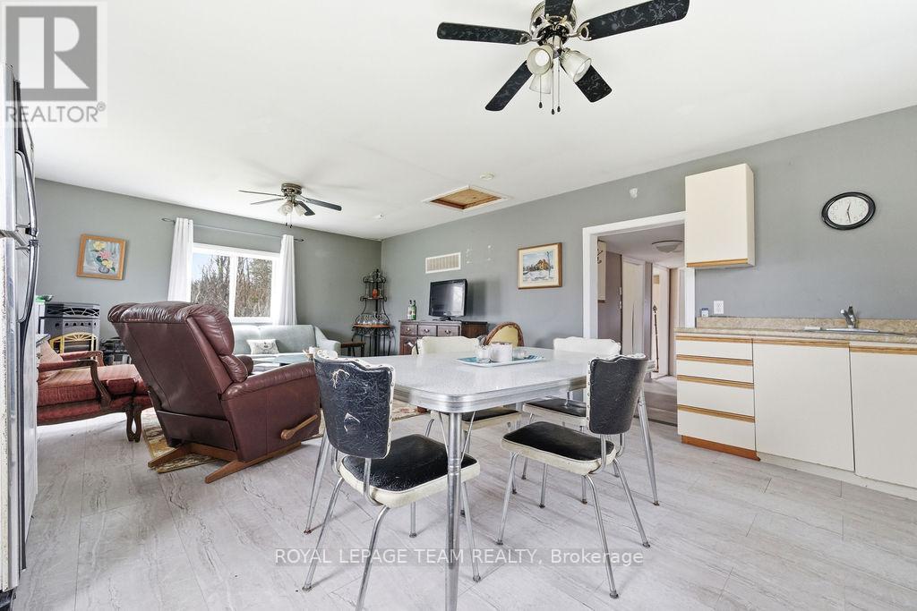 












5242 MURPHY ROAD

,
Greater Madawaska,




Ontario
K0J1H0

