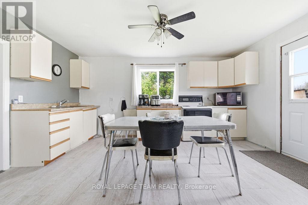 












5242 MURPHY ROAD

,
Greater Madawaska,




Ontario
K0J1H0

