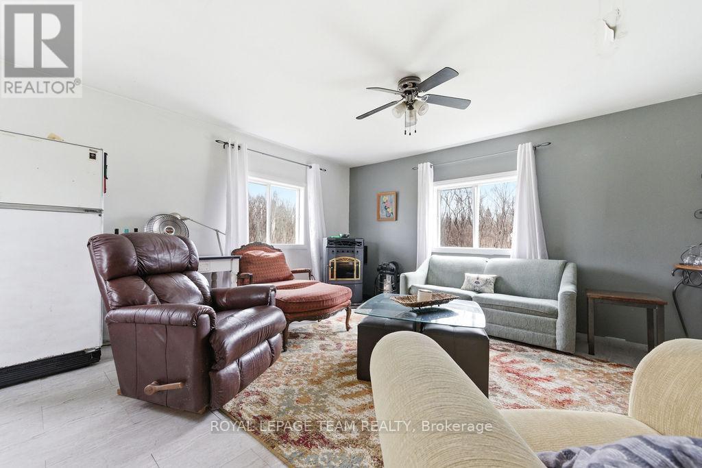 












5242 MURPHY ROAD

,
Greater Madawaska,




Ontario
K0J1H0

