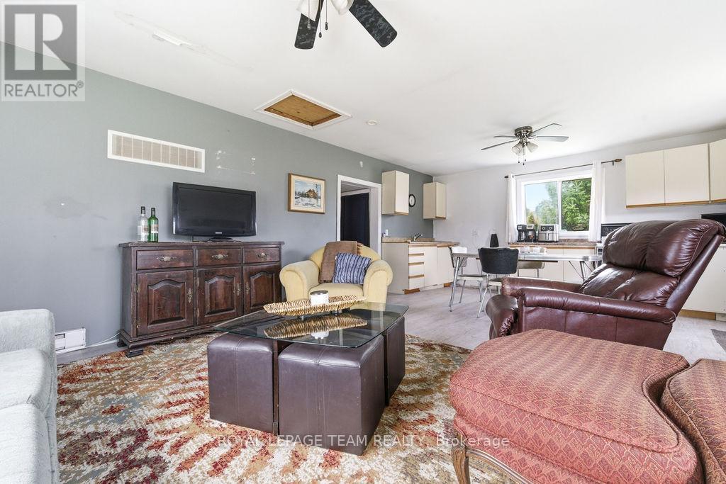 












5242 MURPHY ROAD

,
Greater Madawaska,




Ontario
K0J1H0

