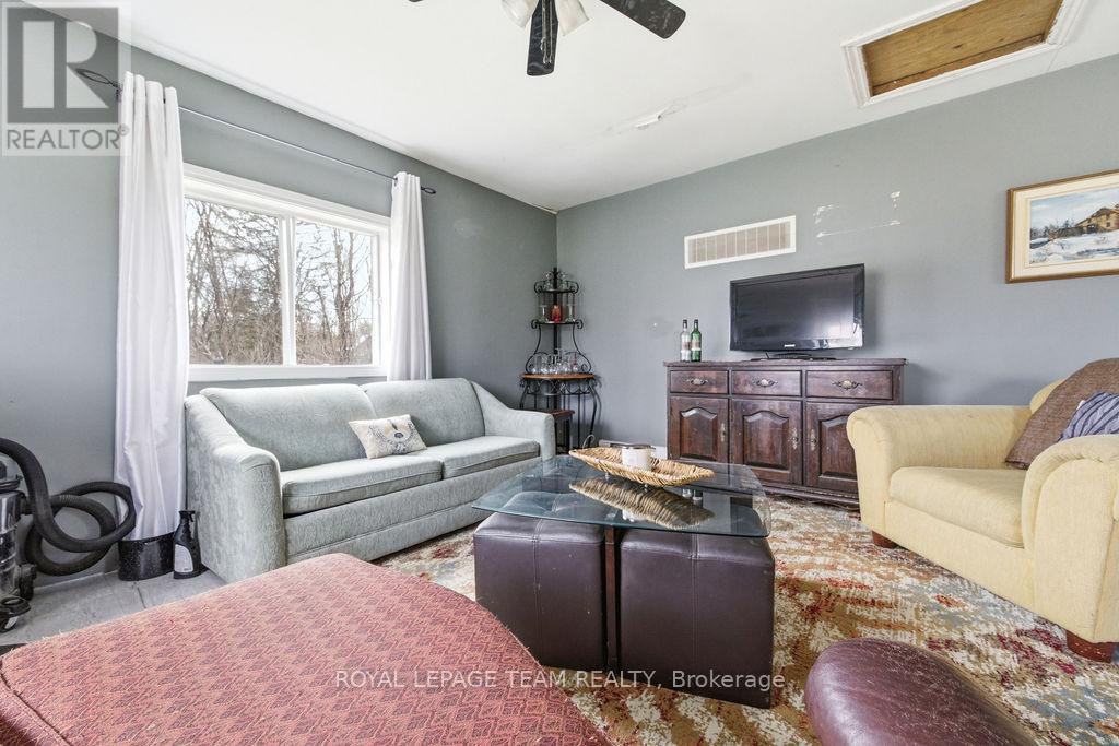 












5242 MURPHY ROAD

,
Greater Madawaska,




Ontario
K0J1H0

