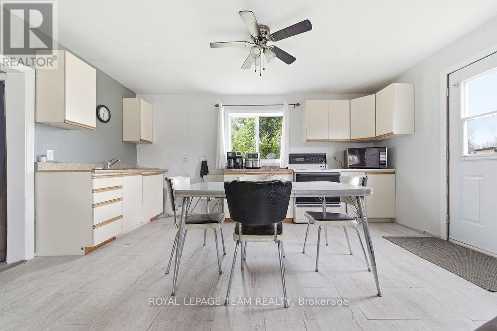 












5242 MURPHY ROAD

,
Greater Madawaska,




Ontario
K0J1H0

