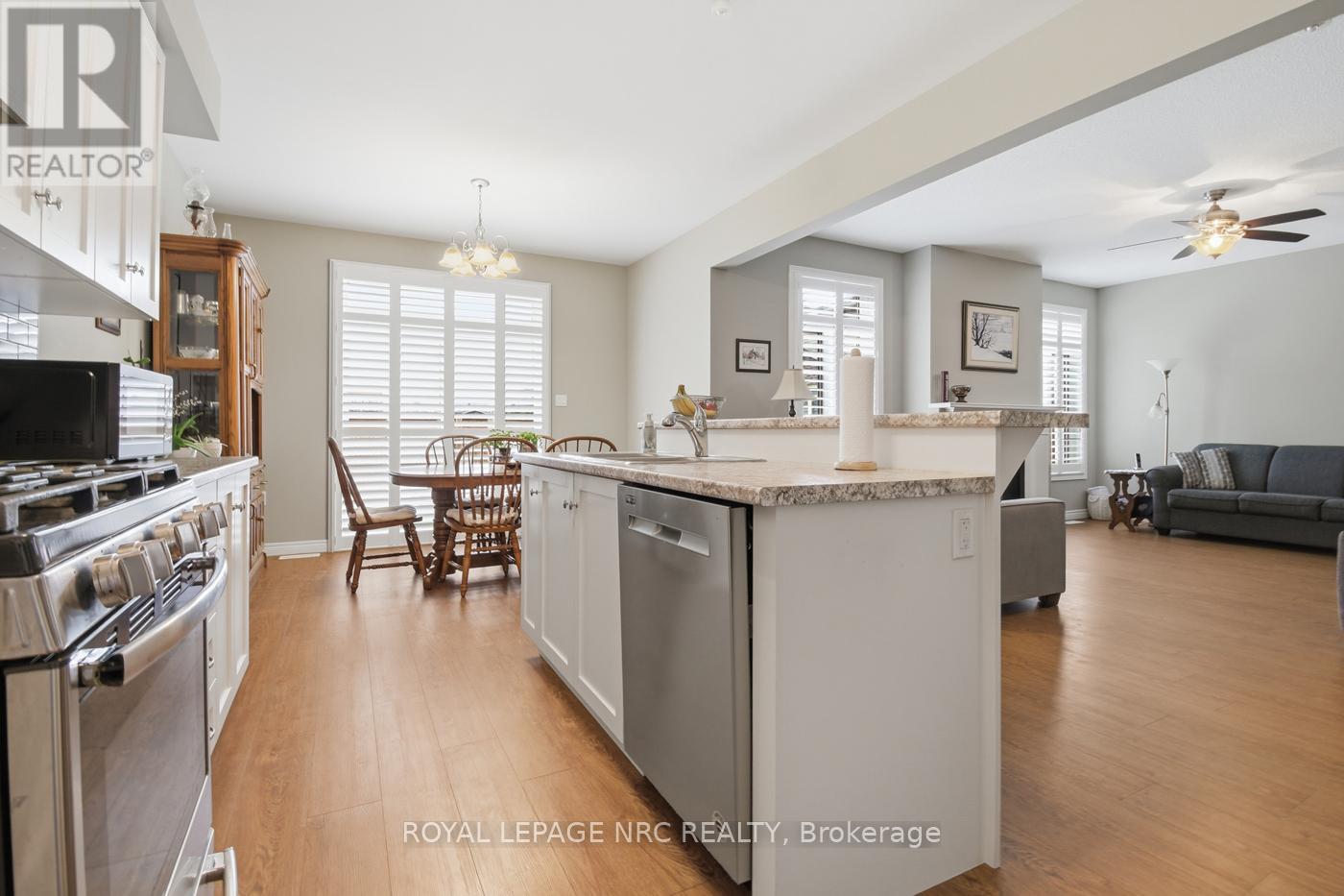 












633 WINSTON ROAD

,
Grimsby (Grimsby Beach),




Ontario
L3M0H4

