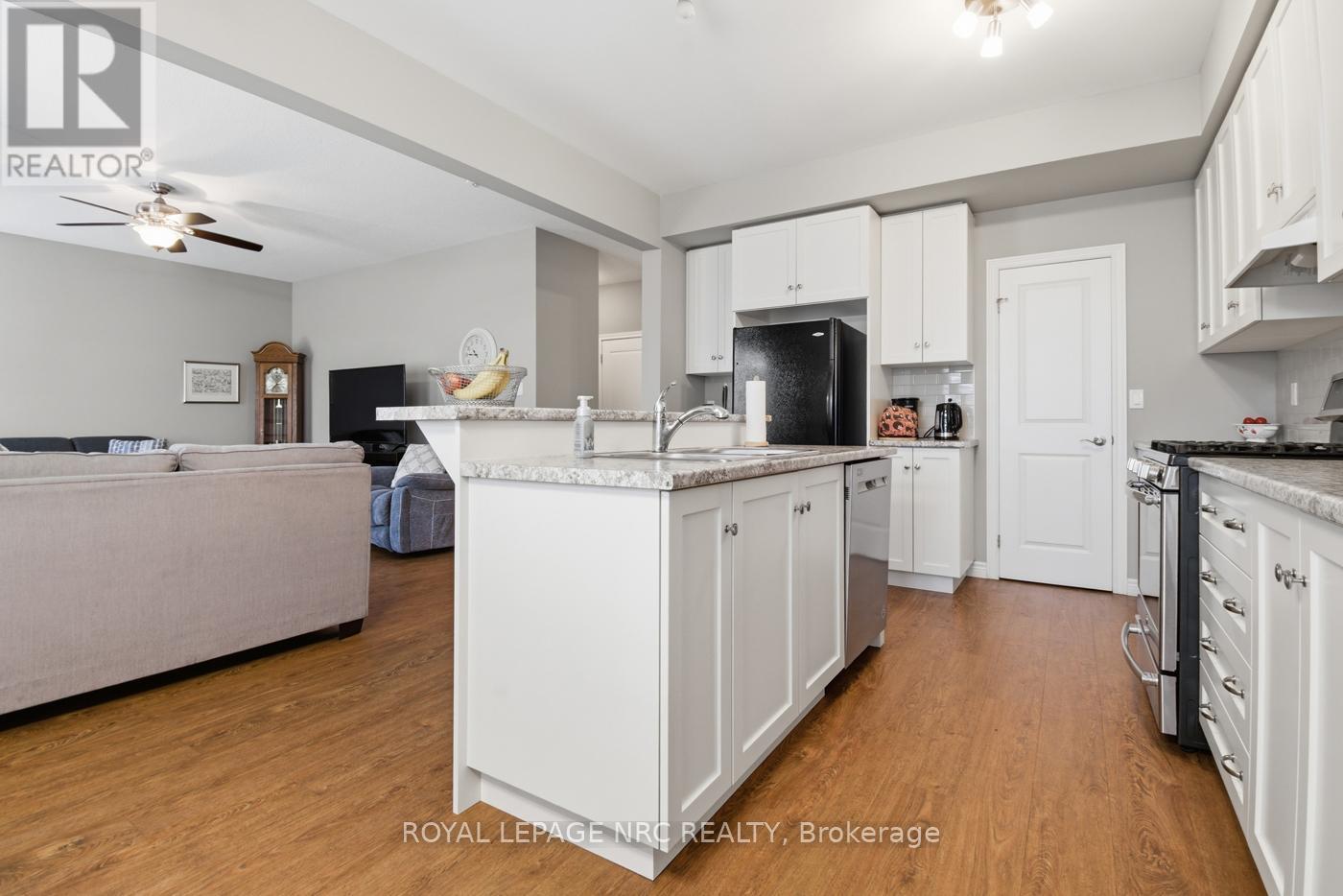 












633 WINSTON ROAD

,
Grimsby (Grimsby Beach),




Ontario
L3M0H4

