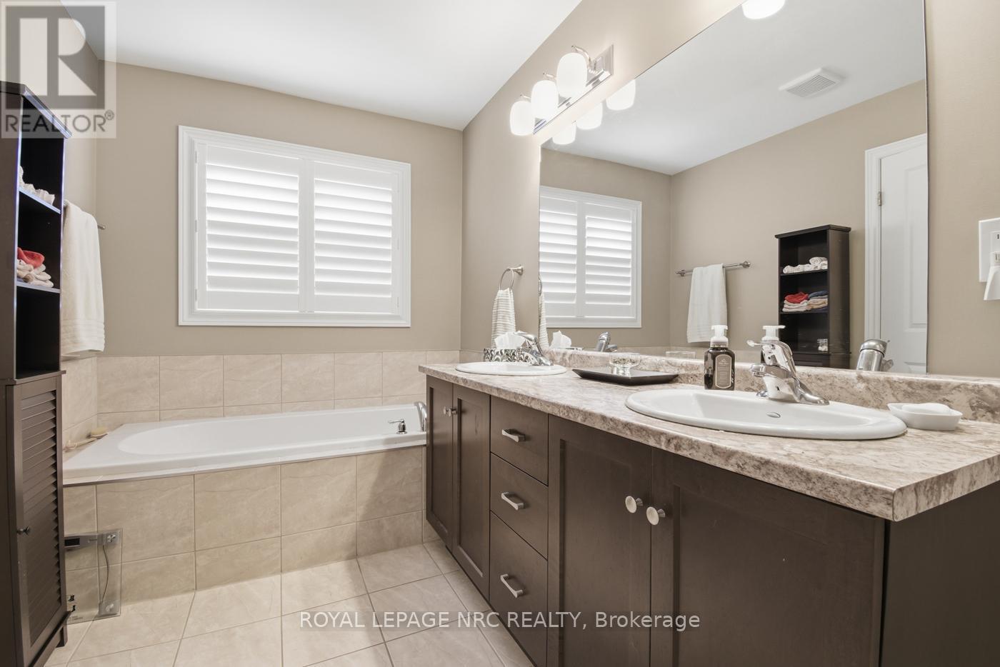 












633 WINSTON ROAD

,
Grimsby (Grimsby Beach),




Ontario
L3M0H4

