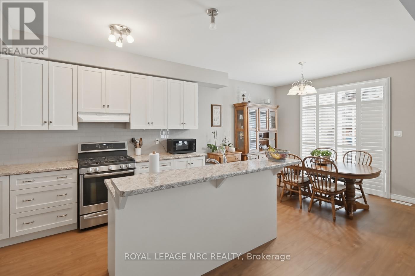 












633 WINSTON ROAD

,
Grimsby (Grimsby Beach),




Ontario
L3M0H4

