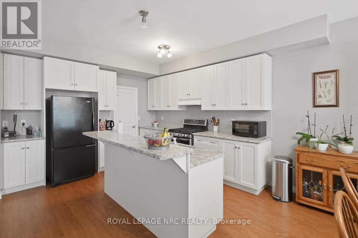 












633 WINSTON ROAD

,
Grimsby (Grimsby Beach),




Ontario
L3M0H4

