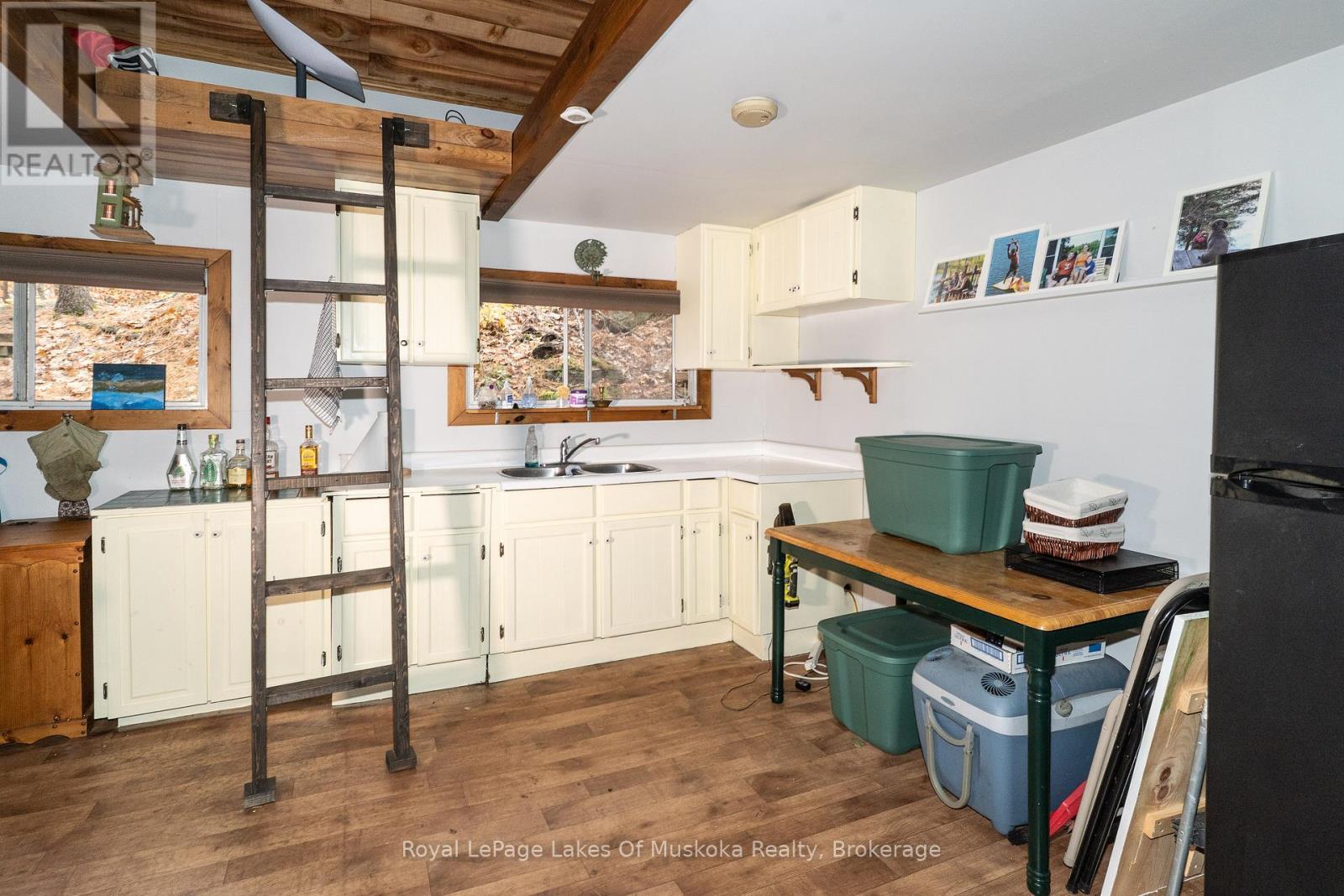 












1 - 1060 SKELETON LAKE 3 ROAD

,
Muskoka Lakes (Watt),




Ontario
P0B1M0


