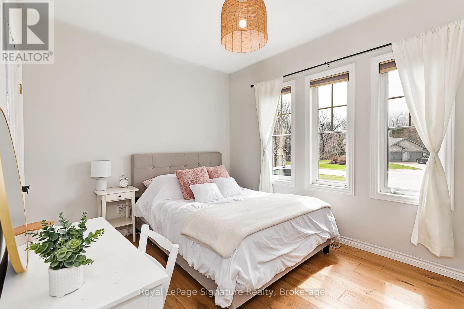 












7 GRACE AVENUE

,
Meaford,




Ontario
N4L1E7

