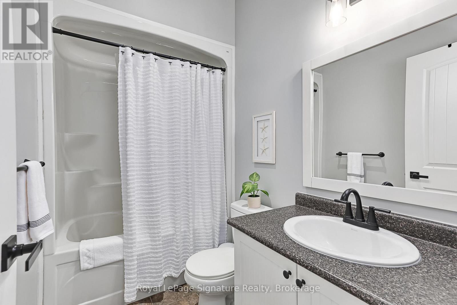 












7 GRACE AVENUE

,
Meaford,




Ontario
N4L1E7

