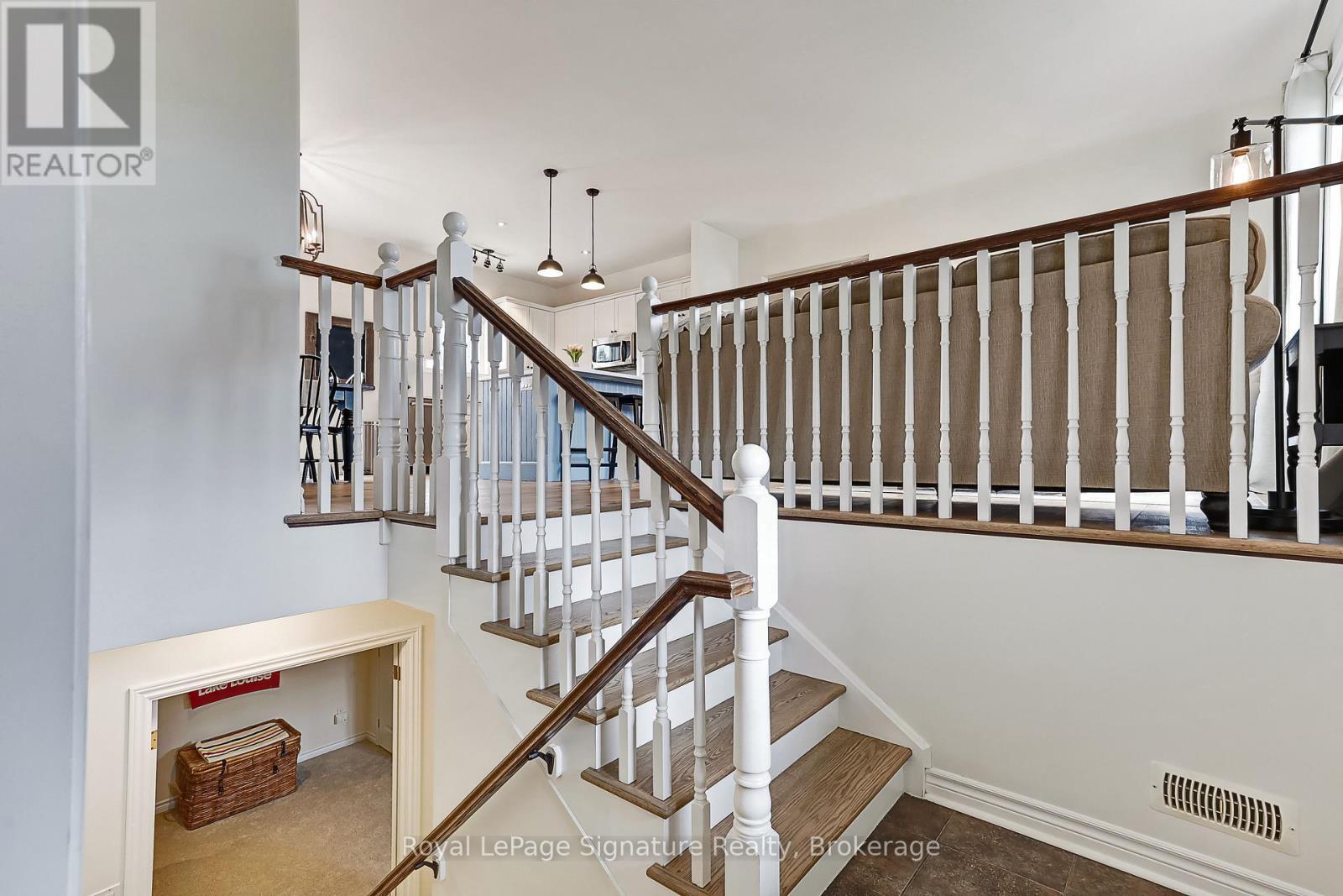 












7 GRACE AVENUE

,
Meaford,




Ontario
N4L1E7

