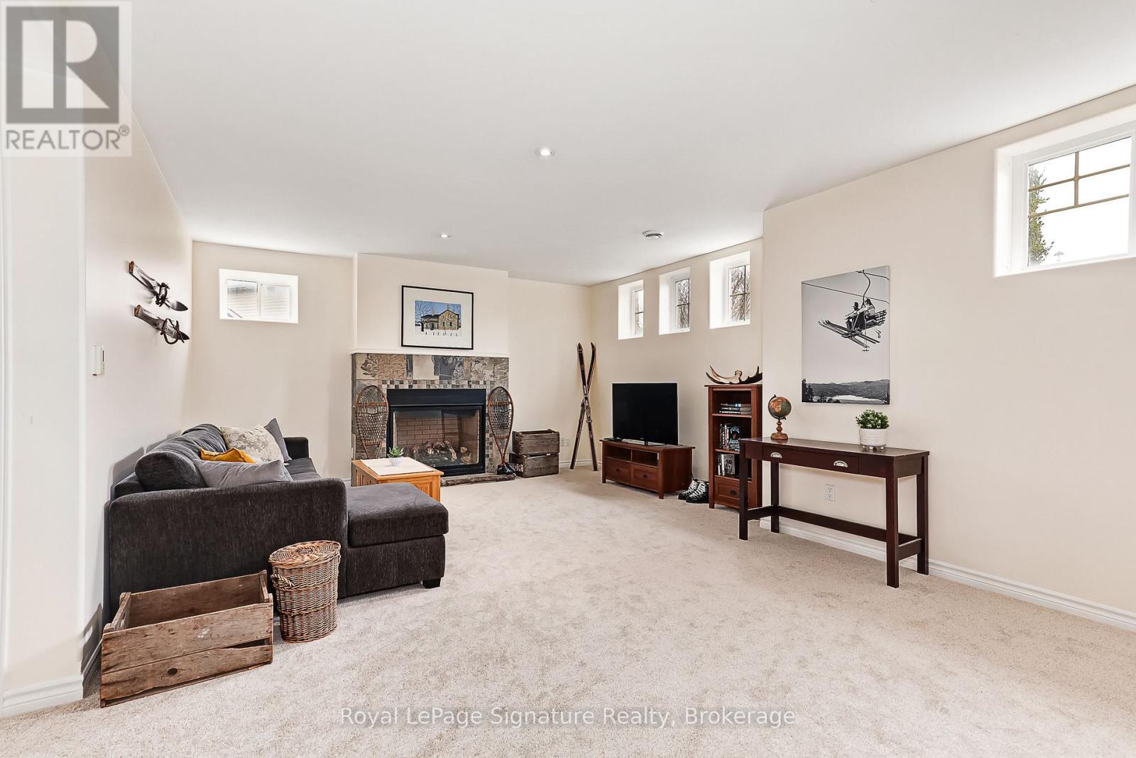 












7 GRACE AVENUE

,
Meaford,




Ontario
N4L1E7

