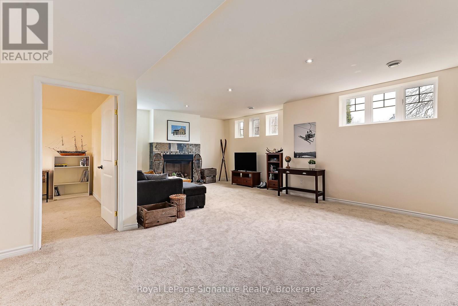 












7 GRACE AVENUE

,
Meaford,




Ontario
N4L1E7

