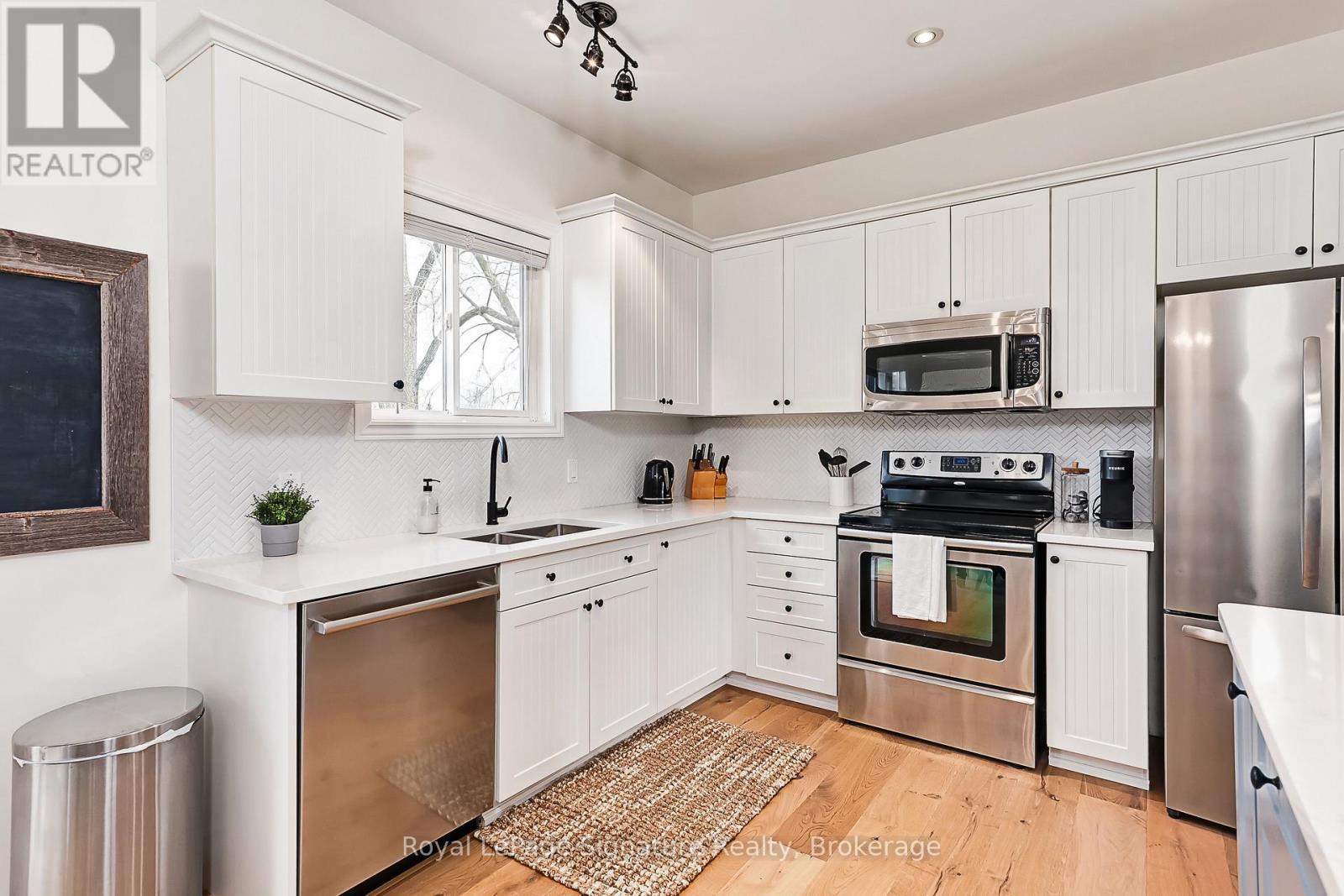 












7 GRACE AVENUE

,
Meaford,




Ontario
N4L1E7

