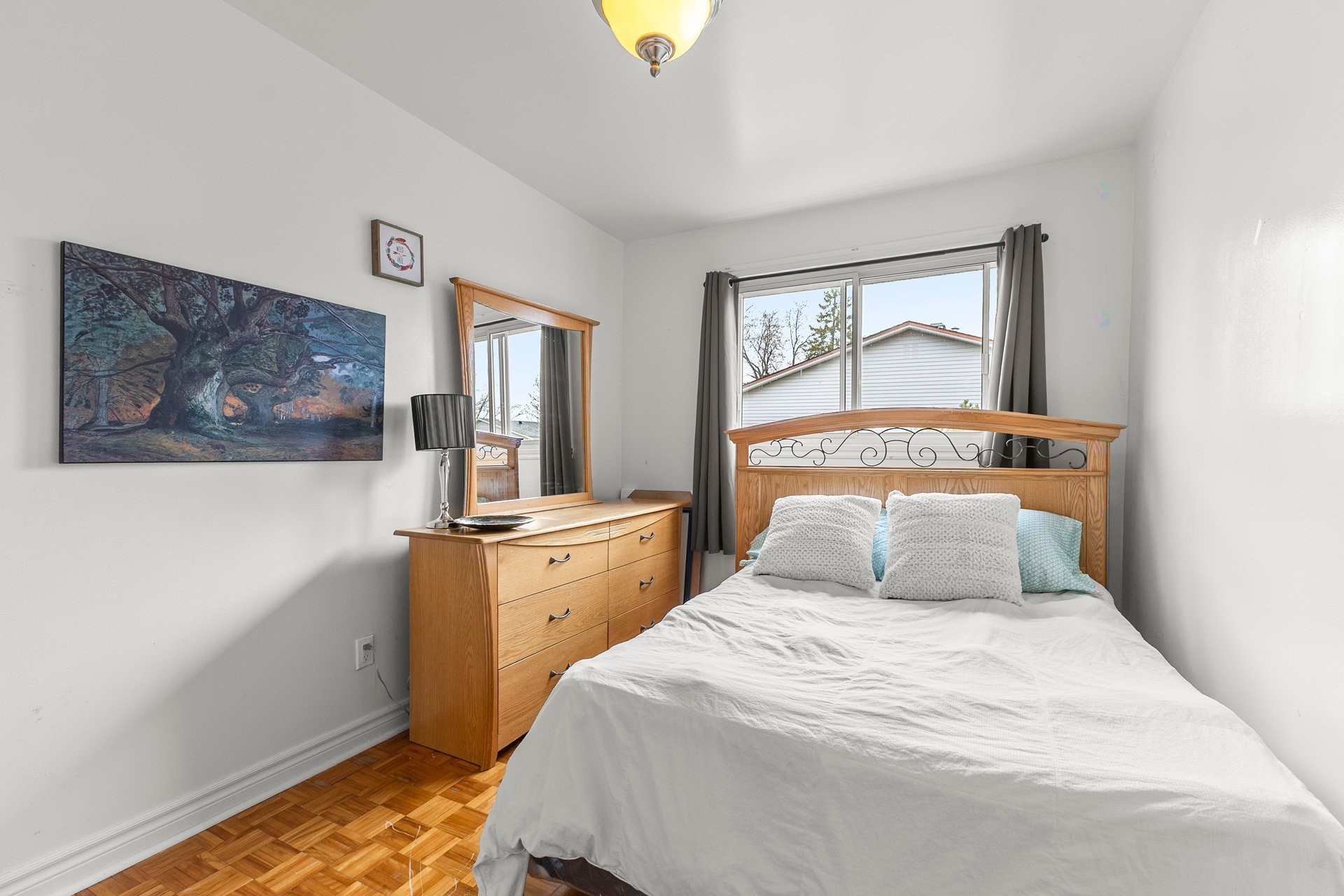 









4596Z


Rue Lake

,
Dollard-des-Ormeaux,




QC
H9G1G8

