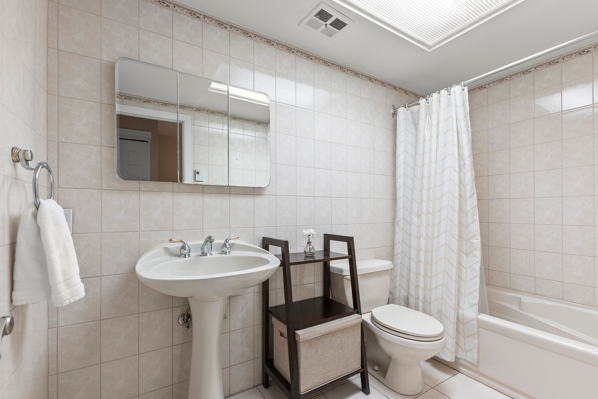 









4596Z


Rue Lake

,
Dollard-des-Ormeaux,




QC
H9G1G8

