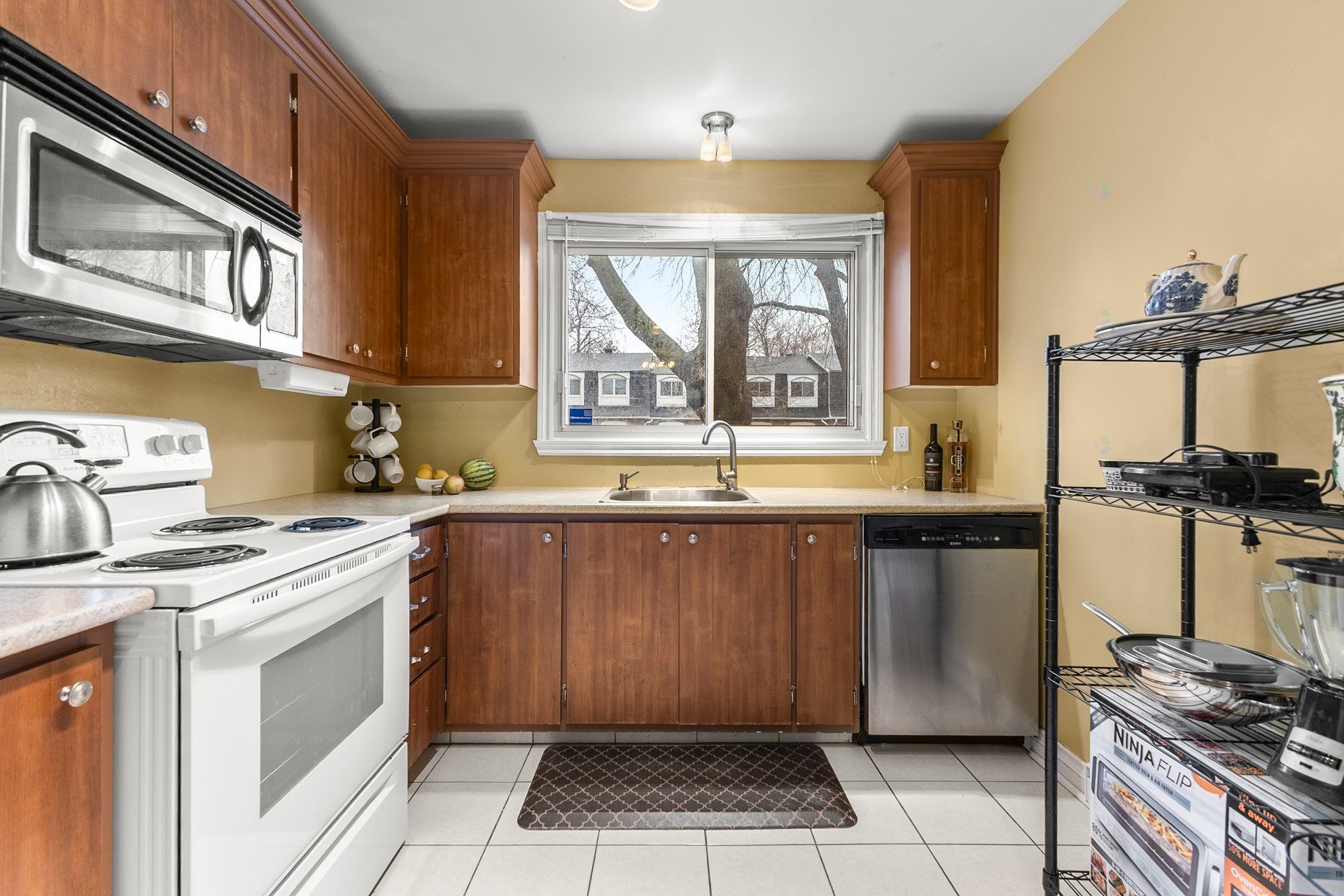 









4596Z


Rue Lake

,
Dollard-des-Ormeaux,




QC
H9G1G8

