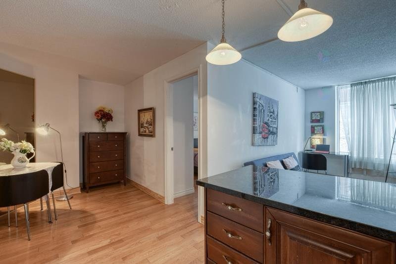 









1055


Rue St-Mathieu

, 241,
Montréal (Ville-Marie),




QC
H3H2S3

